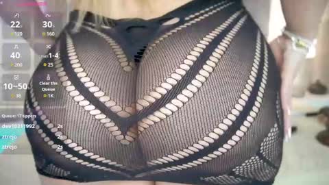 Snapshot of ashlye_stone chatting on 01/28/25, 05:54 Paula Baleta online show from 01/28/25, 05:54