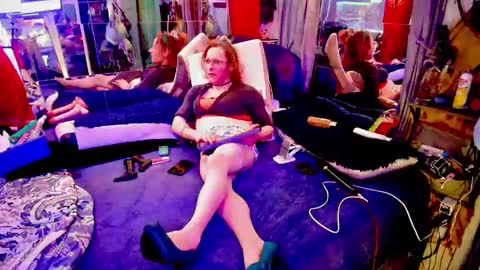 Snapshot of ashmomo chatting on 12/24/24, 07:39 ashmomo online show from 12/24/24, 07:39