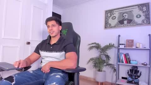 Snapshot of ashton_coleman_ chatting on 09/16/25, 01:39 my name real is camilo online show from 09/16/25, 01:39