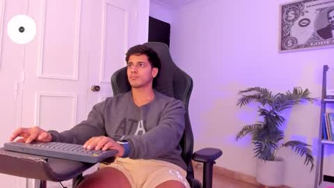 Snapshot of ashton_coleman_ chatting on 10/02/25, 06:09 my name real is camilo online show from 10/02/25, 06:09