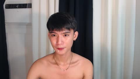 Snapshot of asian_cutiebaexx chatting on 10/15/25, 09:48 Pat online show from 10/15/25, 09:48