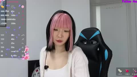 Snapshot of asian_euphoria chatting on 02/23/25, 03:35 Dju online show from 02/23/25, 03:35