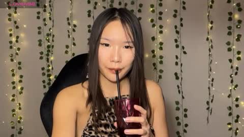 Snapshot of asian_vi chatting on 10/12/25, 08:57 My name Vi online show from 10/12/25, 08:57