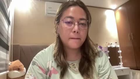 Snapshot of asianbunny10 chatting on 10/19/25, 06:25 Curvy online show from 10/19/25, 06:25