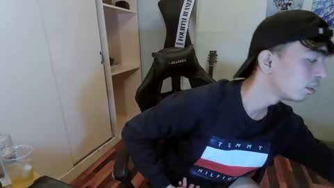 Snapshot of asiancummer_bry69 chatting on 12/25/24, 11:54 Bry online show from 12/25/24, 11:54