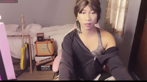 Snapshot of asianfemboycd chatting on 12/29/24, 09:50 Emi online show from 12/29/24, 09:50