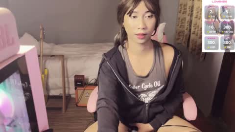 Snapshot of asianfemboycd chatting on 01/15/25, 01:20 Emi online show from 01/15/25, 01:20