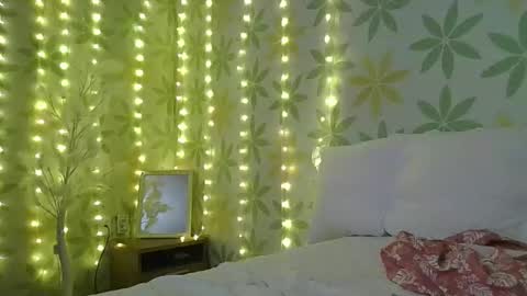 Snapshot of asianshiny chatting on 02/21/25, 01:44 Alice online show from 02/21/25, 01:44