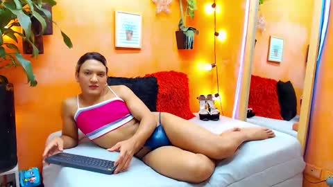 Snapshot of aslyhernandez chatting on 12/28/24, 03:15 ASLY online show from 12/28/24, 03:15