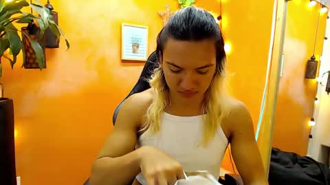 Snapshot of aslyhernandez chatting on 01/28/25, 11:28 ASLY online show from 01/28/25, 11:28