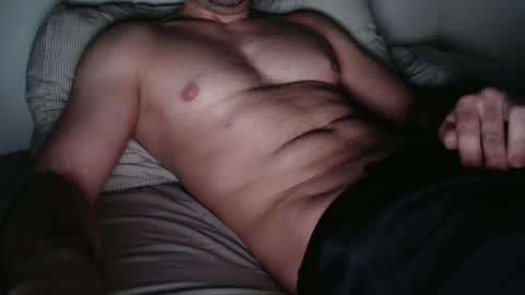 Snapshot of aston0 chatting on 01/12/25, 06:17 Aston online show from 01/12/25, 06:17