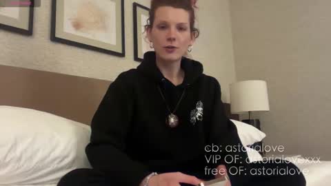 AstoriaLove online show from 10/23/25, 11:46