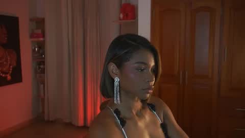 Snapshot of astrea_1 chatting on 10/31/25, 12:44 Astrea online show from 10/31/25, 12:44