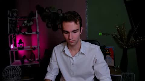 astren online show from 11/18/25, 09:08