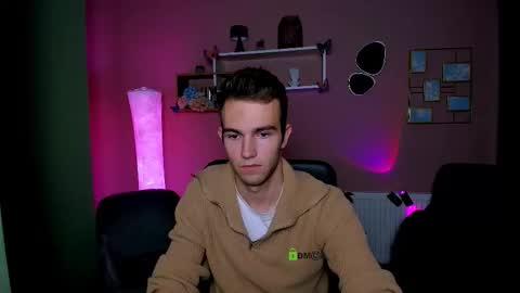 astren online show from 11/21/25, 08:51