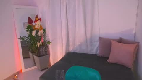 atena676 online show from 10/17/25, 02:04