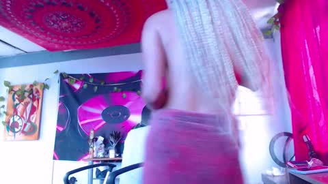 Atenea online show from 10/12/25, 02:05