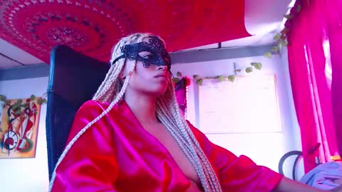 Atenea online show from 10/16/25, 02:51