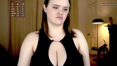 Snapshot of audreyjacq chatting on 01/06/25, 04:02 Audrey Jacq online show from 01/06/25, 04:02