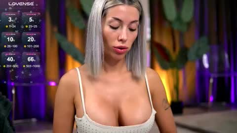 Isabella online show from 09/19/25, 03:19