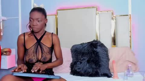 Snapshot of auorara_queen chatting on 10/03/25, 11:13 Aurora Queen online show from 10/03/25, 11:13