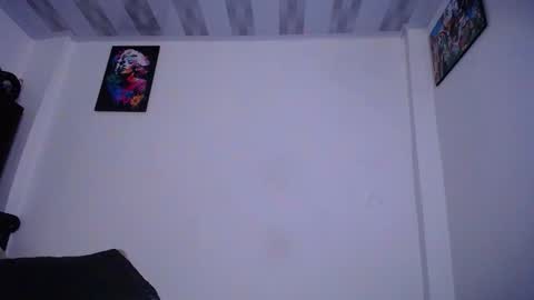 Snapshot of aura_sweetiee chatting on 10/30/25, 11:49 aura online show from 10/30/25, 11:49