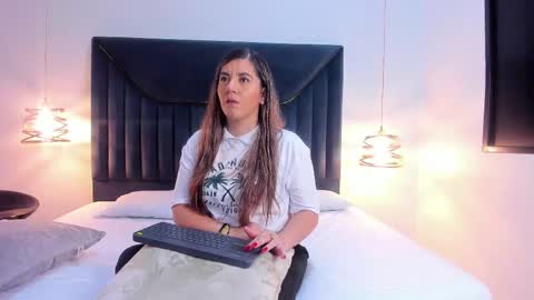 Snapshot of auraevens chatting on 09/09/25, 08:08 Aura Evans online show from 09/09/25, 08:08