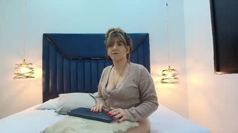 Snapshot of auraevens chatting on 09/18/25, 12:18 Aura Evans online show from 09/18/25, 12:18