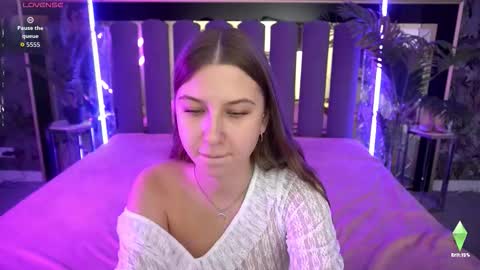 Snapshot of aureliabliss_ chatting on 11/12/25, 07:20 Nikol online show from 11/12/25, 07:20