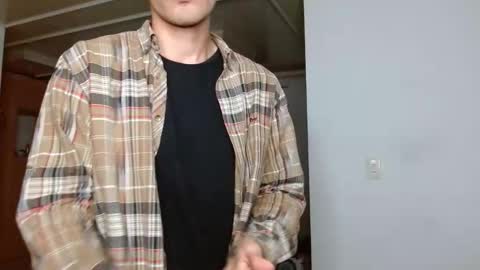 Snapshot of aureliv1 chatting on 10/23/25, 12:21 Aureliano online show from 10/23/25, 12:21