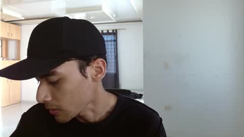 Snapshot of aureliv1 chatting on 10/24/25, 09:11 Aureliano online show from 10/24/25, 09:11