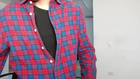 Snapshot of aureliv1 chatting on 10/25/25, 10:26 Aureliano online show from 10/25/25, 10:26