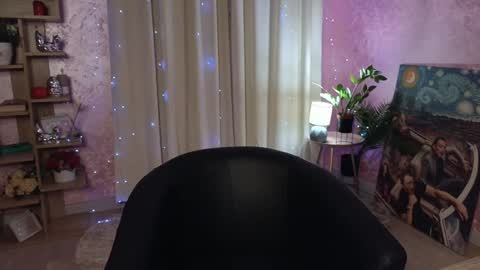 Snapshot of aurora_aksness chatting on 12/10/24, 06:06 Aurora online show from 12/10/24, 06:06
