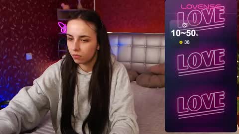 Snapshot of aurora_aksness chatting on 02/12/25, 02:43 Aurora online show from 02/12/25, 02:43