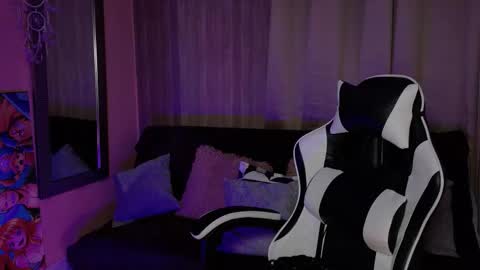 aurora_collins08 online show from 11/21/25, 06:06