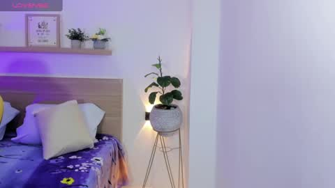 Snapshot of aurora_rodriguez chatting on 12/20/24, 01:43 aurora_rodriguez online show from 12/20/24, 01:43