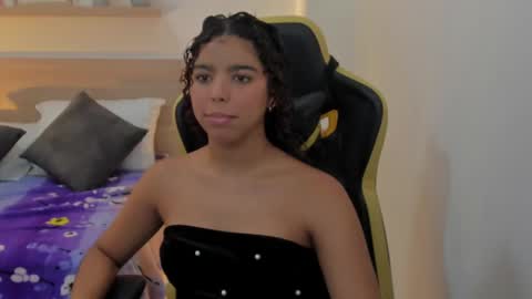 Snapshot of aurora_rodriguez chatting on 02/15/25, 12:33 aurora_rodriguez online show from 02/15/25, 12:33