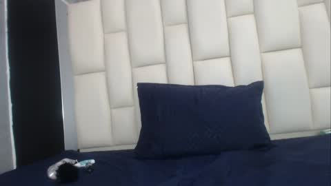 auroraa_miller online show from 12/27/24, 12:23