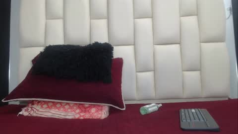 auroraa_miller online show from 12/28/24, 12:24