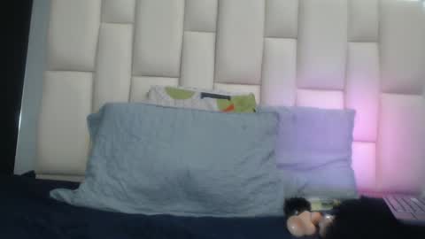 auroraa_miller online show from 01/09/25, 12:19