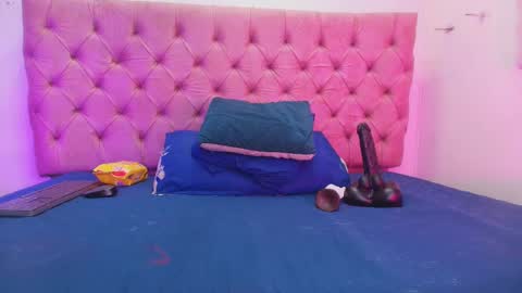 auroraa_miller online show from 09/10/25, 11:54