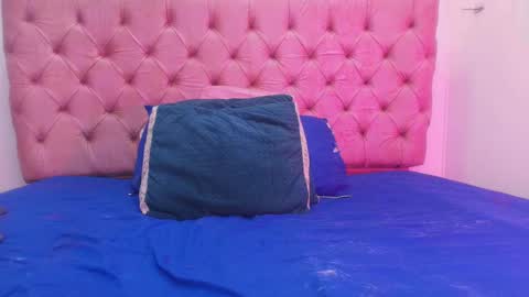 auroraa_miller online show from 09/11/25, 11:54