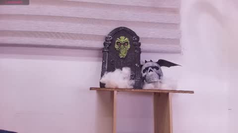 auroraa_miller online show from 10/10/25, 11:53