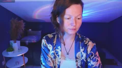 auroraborealis__ online show from 10/16/25, 06:58