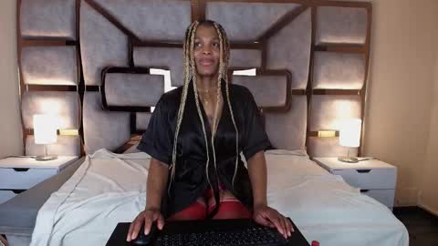 Ariana online show from 11/18/25, 08:24