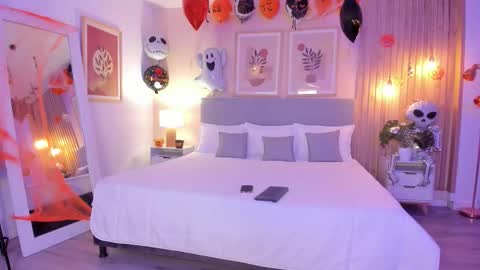 Aurora online show from 10/31/25, 09:49