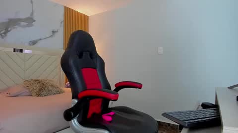 auroramartin2 online show from 10/09/25, 07:45