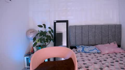 INSTAGRAM AURORA MCRY online show from 11/05/25, 06:24