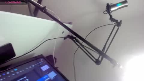 Snapshot of aurore_adams chatting on 10/22/25, 12:05 aurore online show from 10/22/25, 12:05