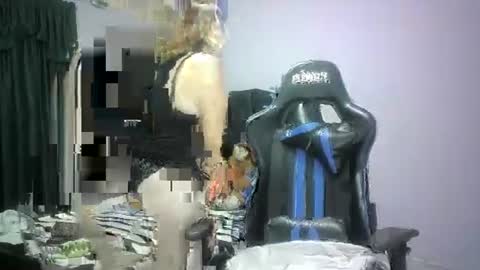 Snapshot of aurori997239 chatting on 10/30/25, 02:13 aurori997239 online show from 10/30/25, 02:13